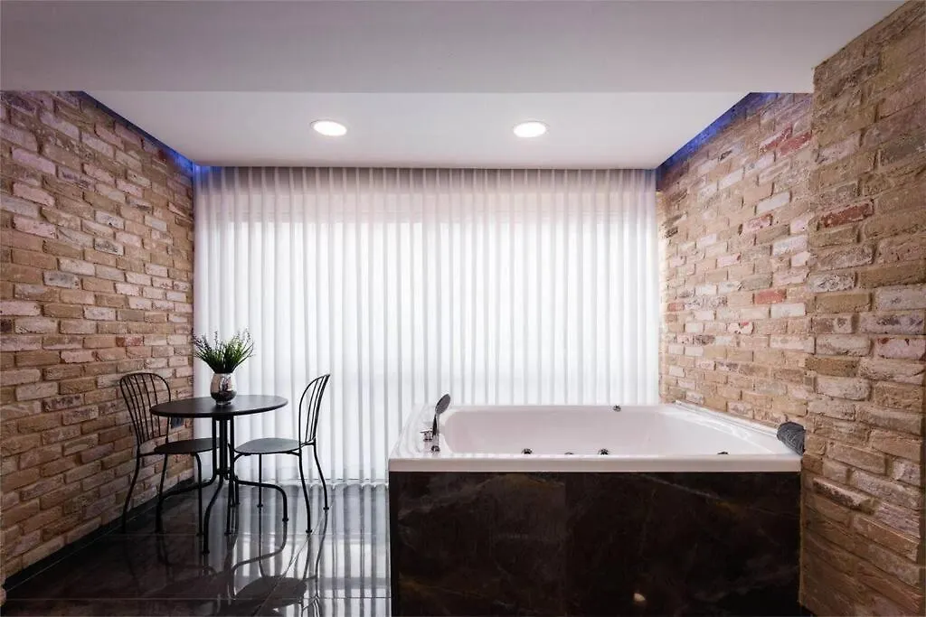 Apartament שקיעה בים 75 - דירת נופש יוקרתית עם ג'קוזי ליד הים Hajfa Izrael
