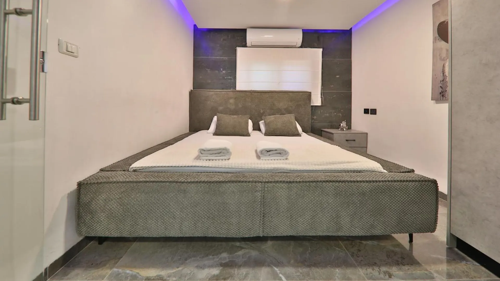 Apartament שקיעה בים 75 - דירת נופש יוקרתית עם ג'קוזי ליד הים Hajfa 0*,