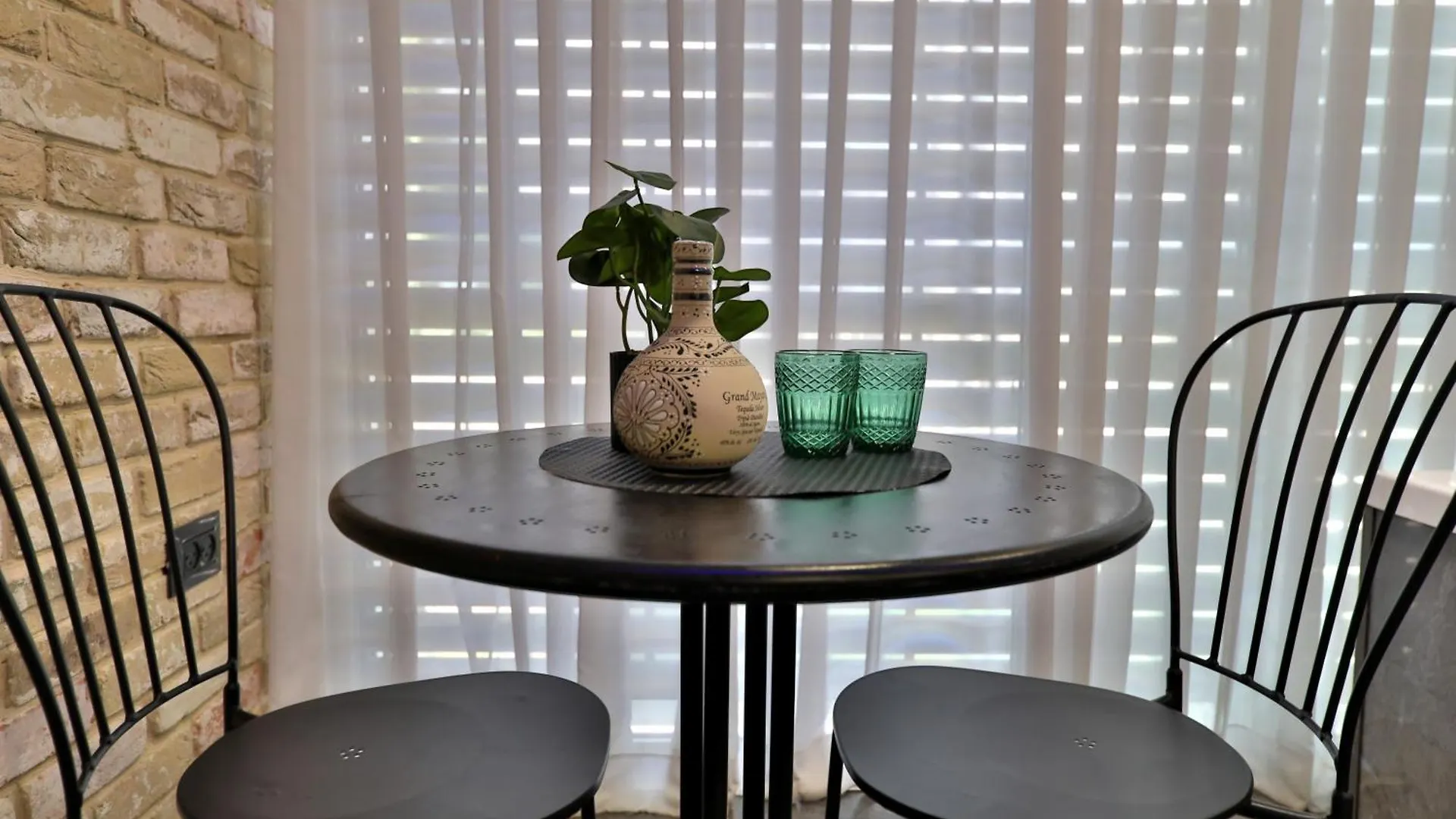 Apartament שקיעה בים 75 - דירת נופש יוקרתית עם ג'קוזי ליד הים Hajfa